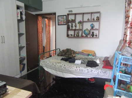 1206138317-2) Li id 408 - Childrens Bedroom.JPG